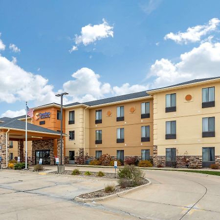 Comfort Inn & Suites Cedar Rapids North - Collins Road Dış mekan fotoğraf