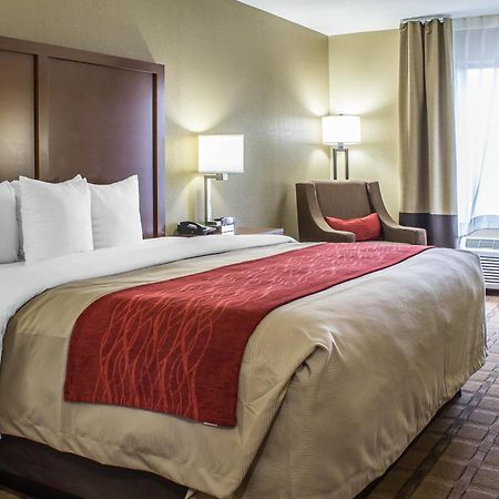 Comfort Inn & Suites Cedar Rapids North - Collins Road Dış mekan fotoğraf