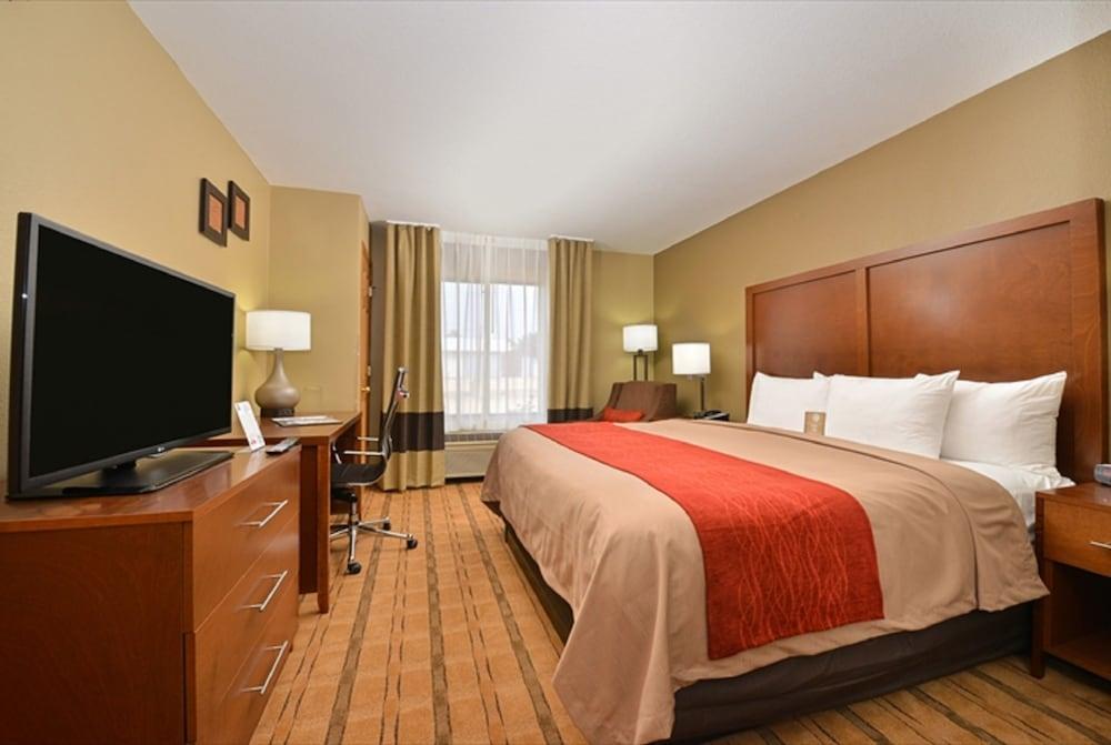 Comfort Inn & Suites Cedar Rapids North - Collins Road Dış mekan fotoğraf