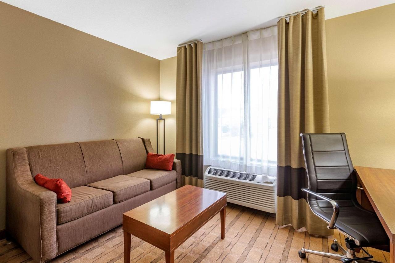 Comfort Inn & Suites Cedar Rapids North - Collins Road Dış mekan fotoğraf