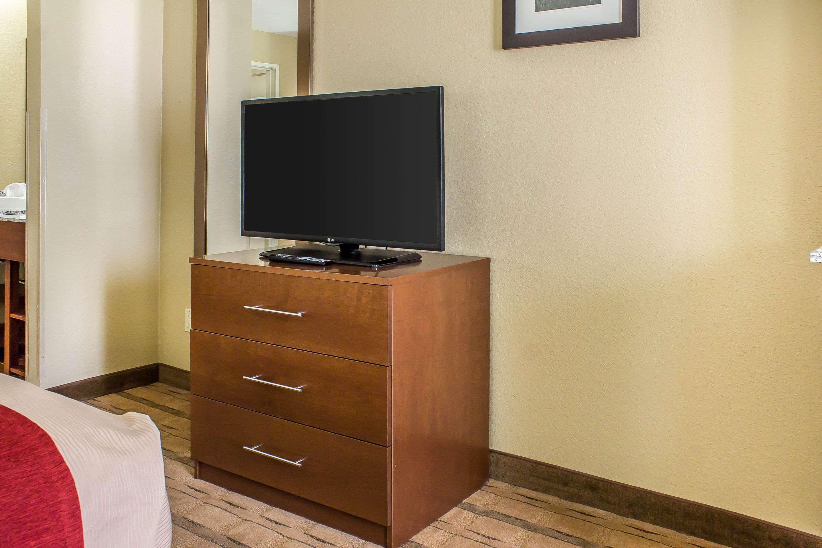 Comfort Inn & Suites Cedar Rapids North - Collins Road Dış mekan fotoğraf