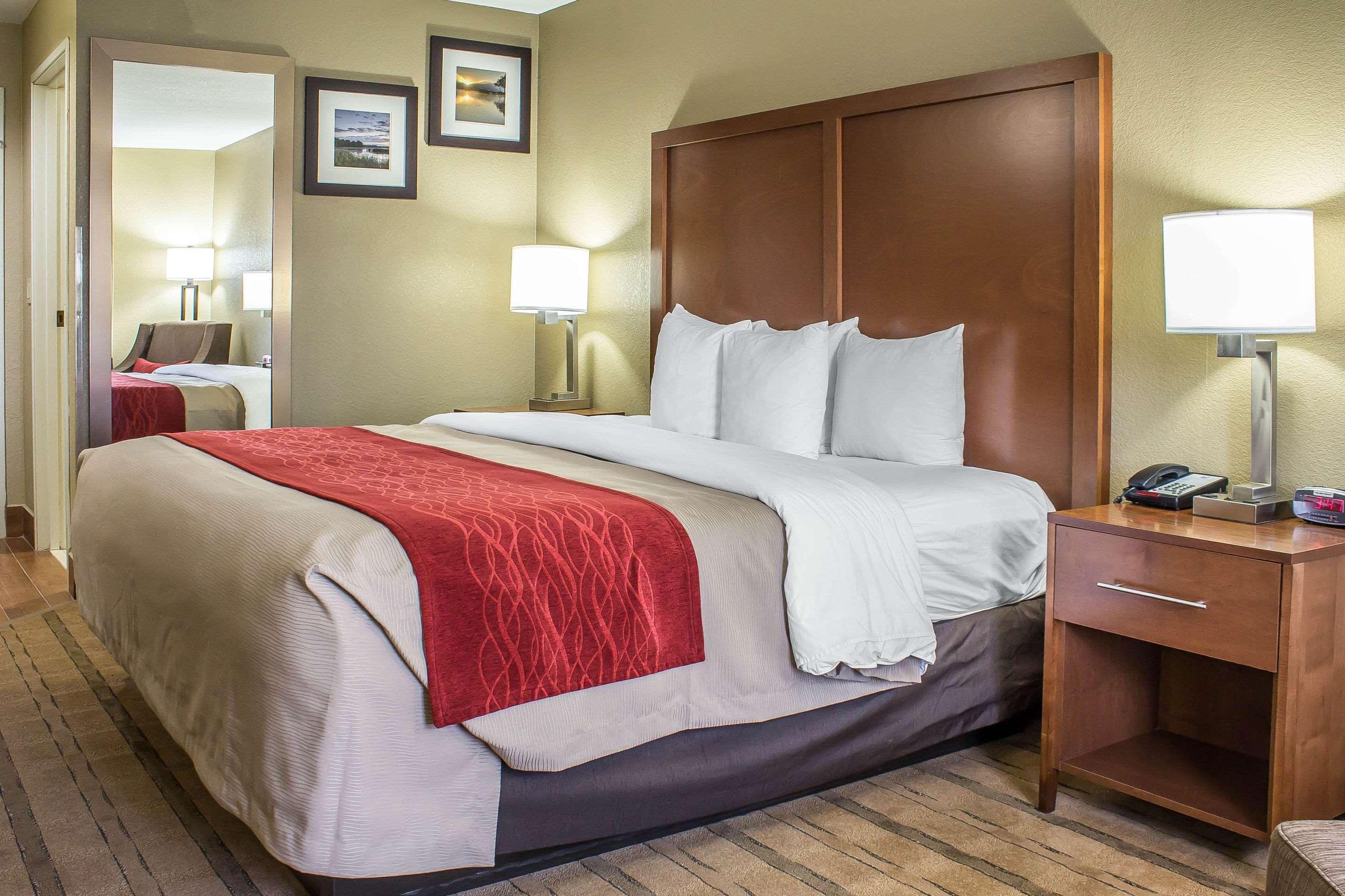 Comfort Inn & Suites Cedar Rapids North - Collins Road Dış mekan fotoğraf