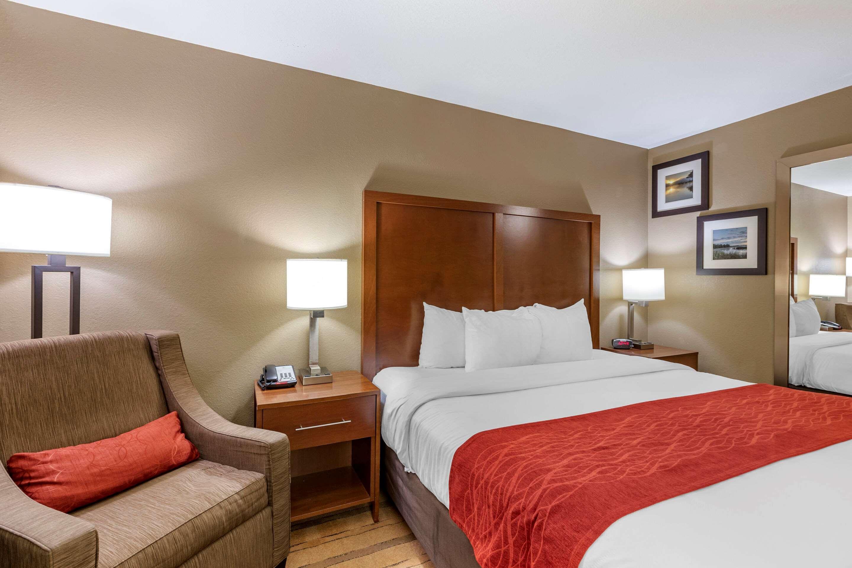 Comfort Inn & Suites Cedar Rapids North - Collins Road Dış mekan fotoğraf