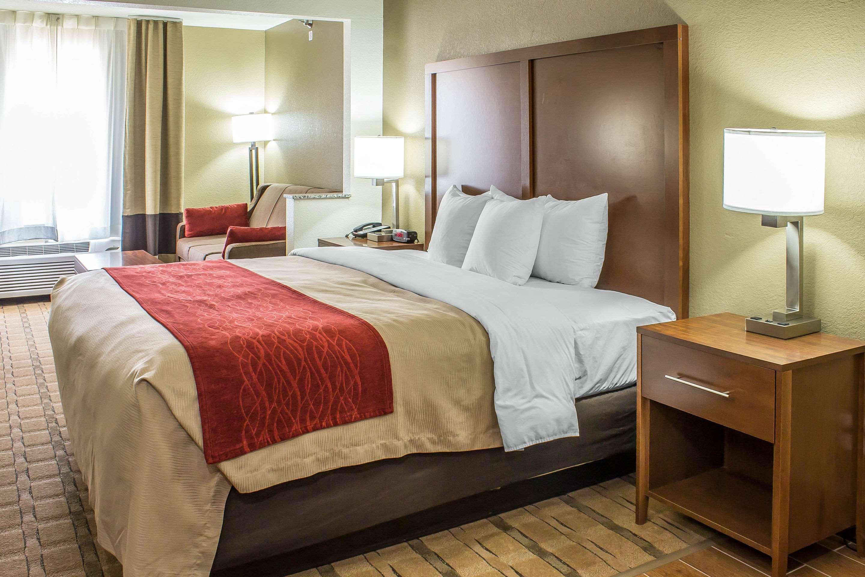 Comfort Inn & Suites Cedar Rapids North - Collins Road Dış mekan fotoğraf