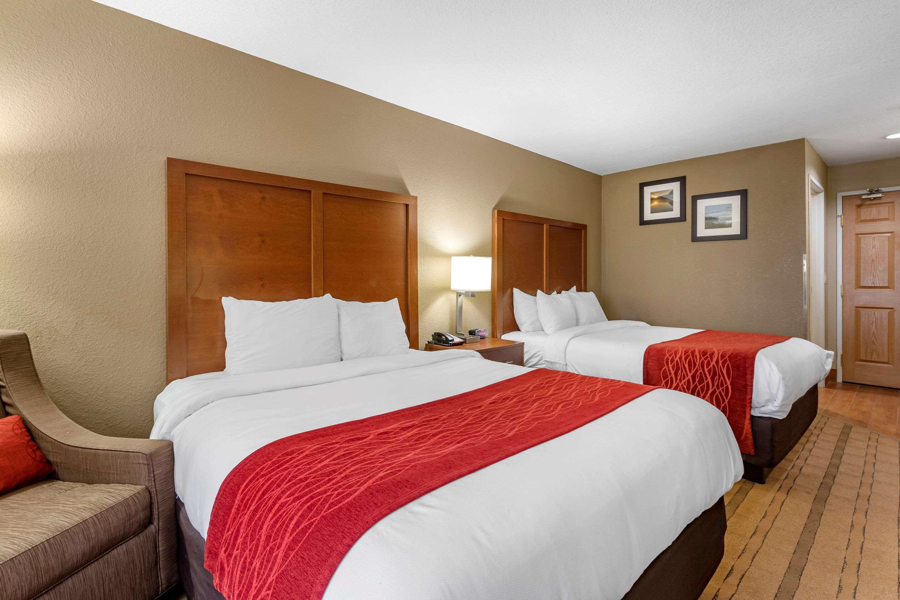 Comfort Inn & Suites Cedar Rapids North - Collins Road Dış mekan fotoğraf