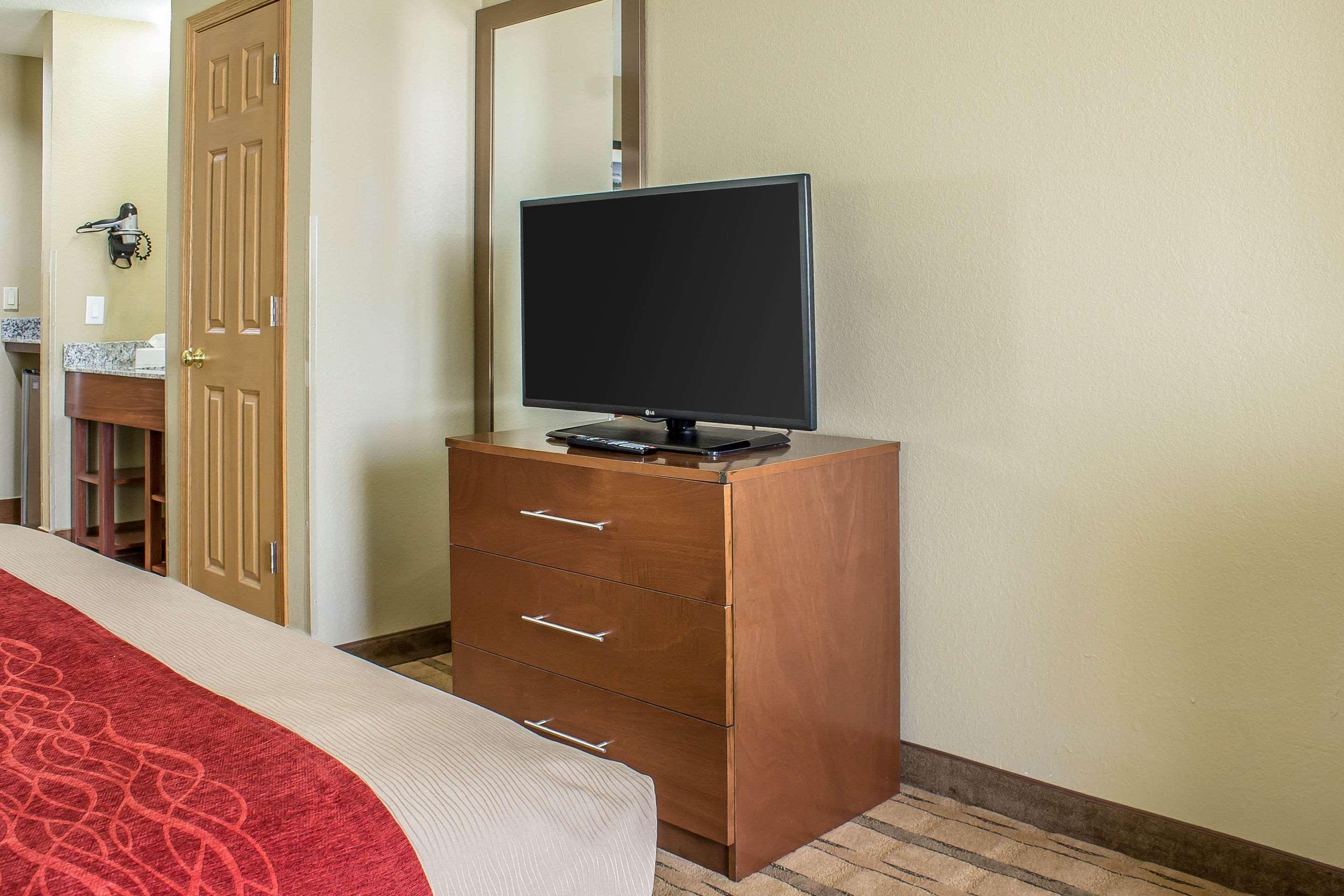 Comfort Inn & Suites Cedar Rapids North - Collins Road Dış mekan fotoğraf