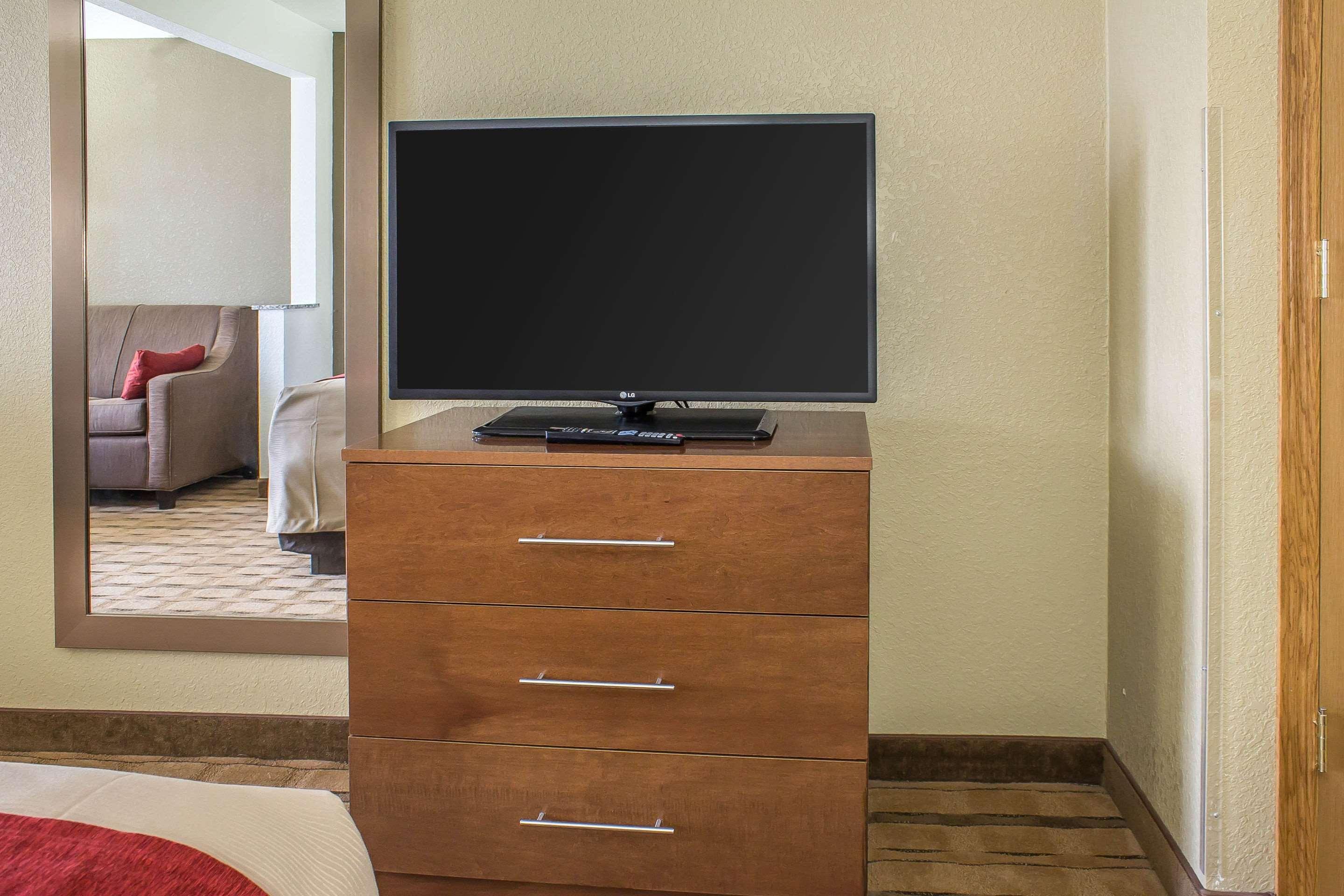 Comfort Inn & Suites Cedar Rapids North - Collins Road Dış mekan fotoğraf