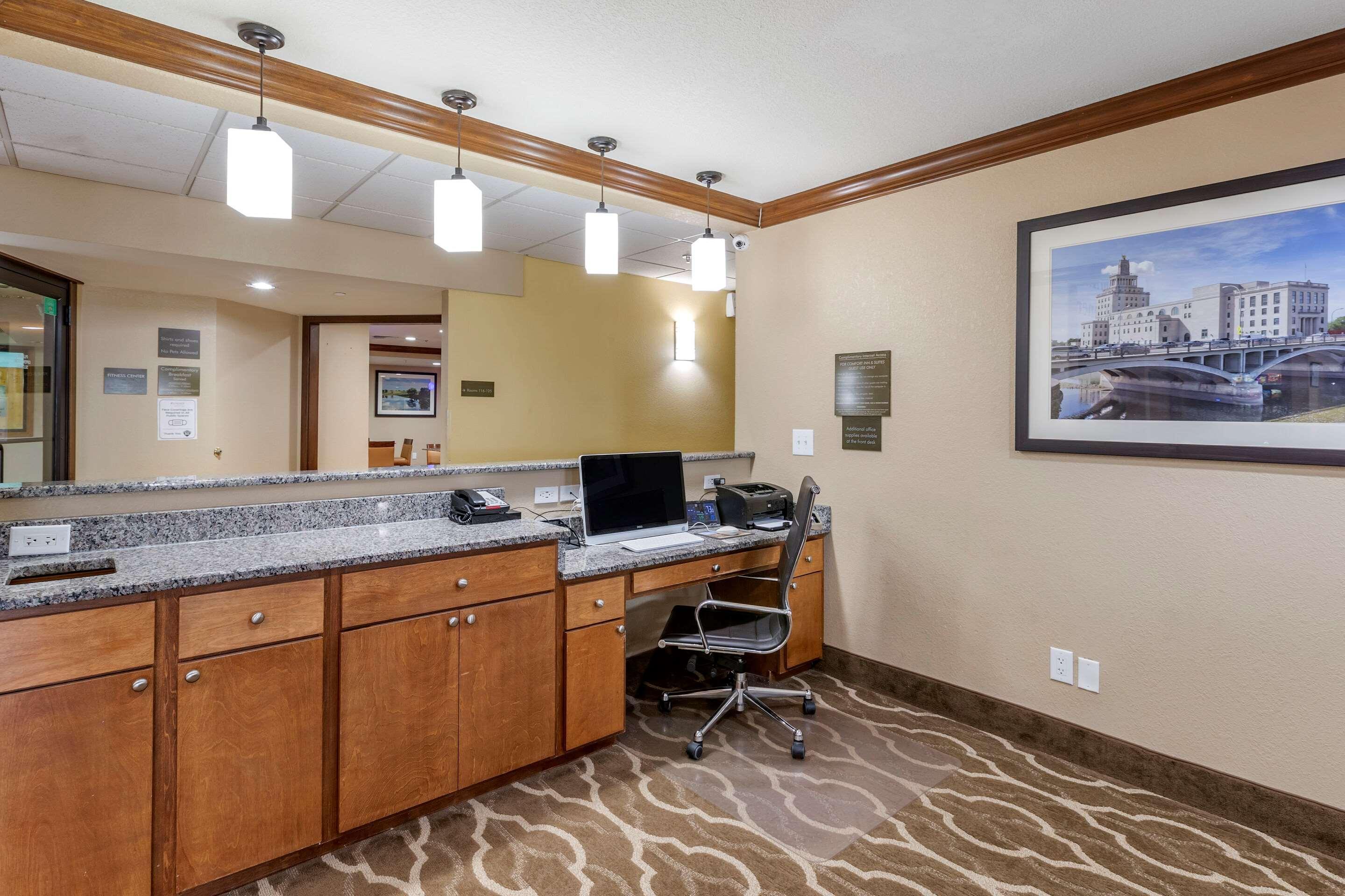Comfort Inn & Suites Cedar Rapids North - Collins Road Dış mekan fotoğraf