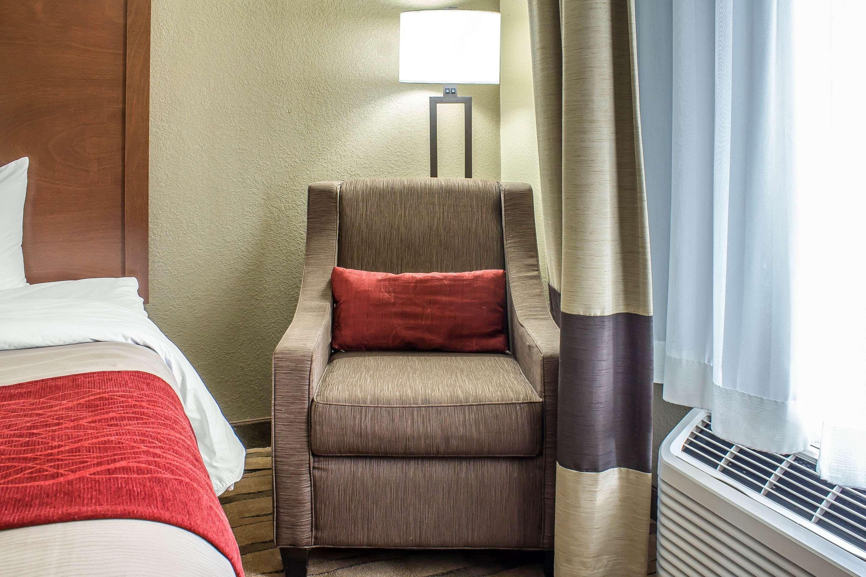 Comfort Inn & Suites Cedar Rapids North - Collins Road Dış mekan fotoğraf