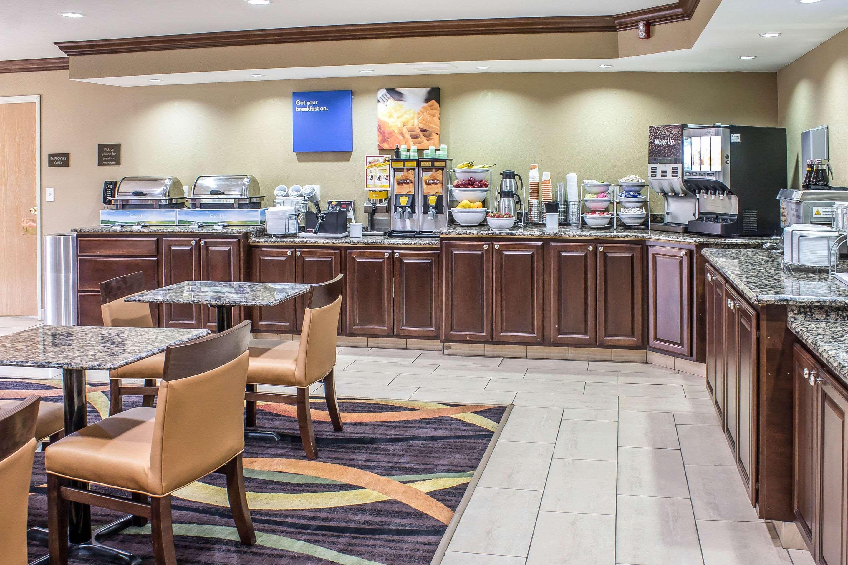 Comfort Inn & Suites Cedar Rapids North - Collins Road Dış mekan fotoğraf