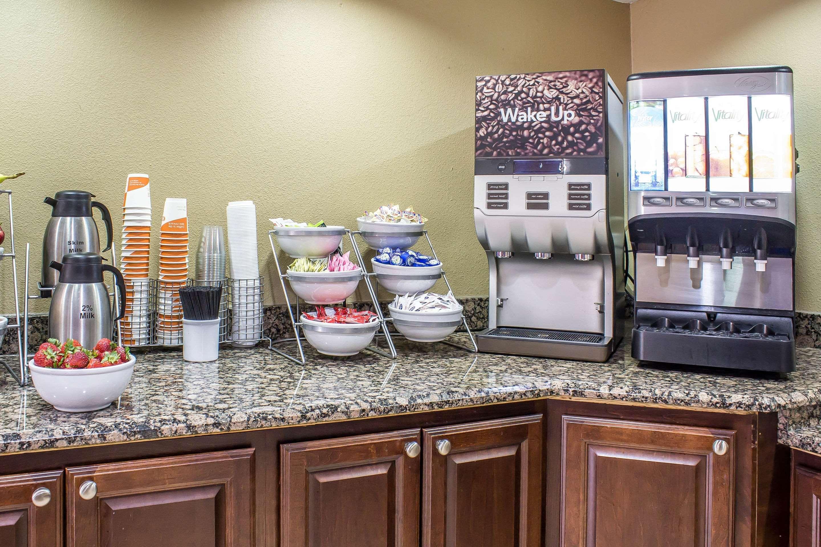 Comfort Inn & Suites Cedar Rapids North - Collins Road Dış mekan fotoğraf