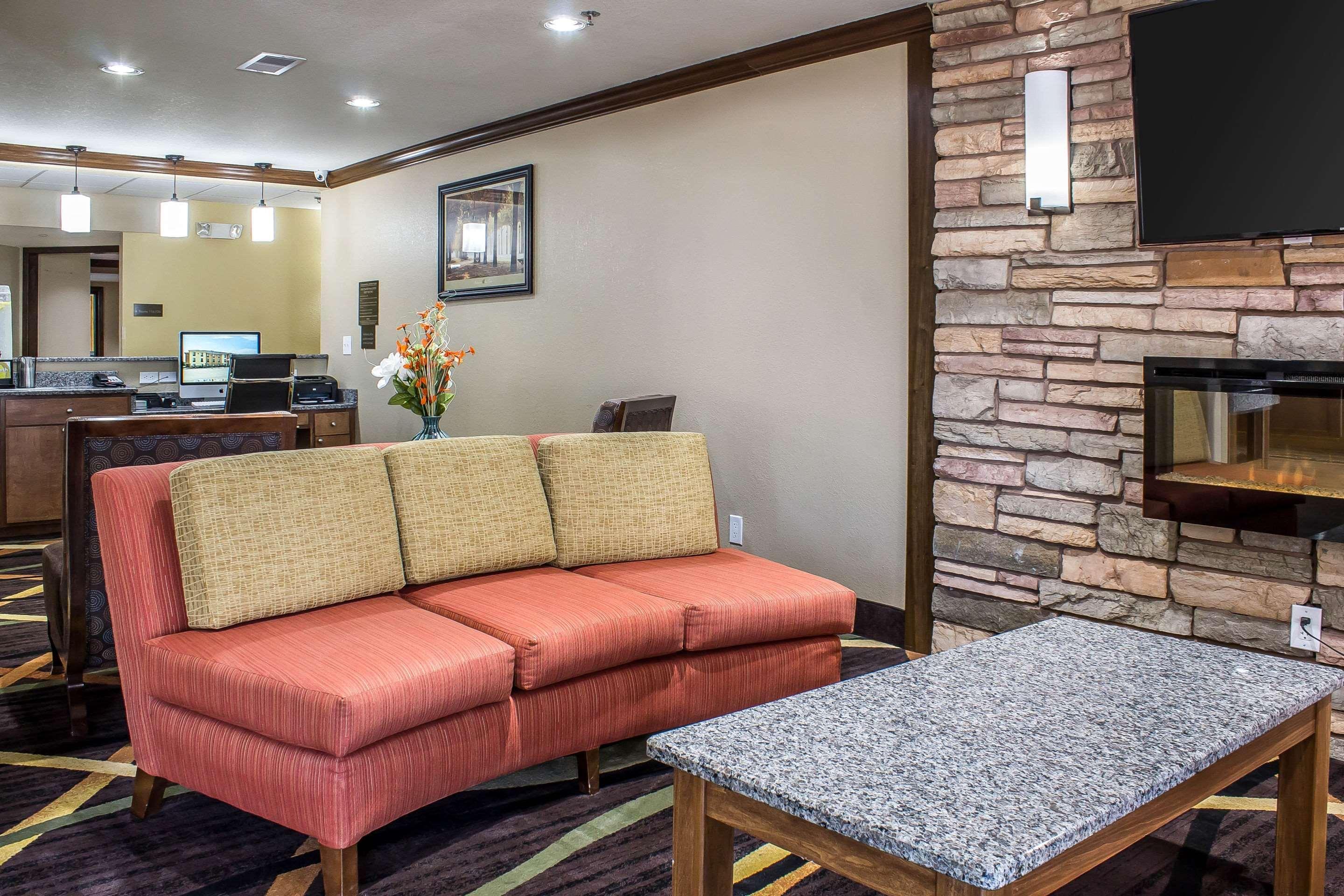 Comfort Inn & Suites Cedar Rapids North - Collins Road Dış mekan fotoğraf