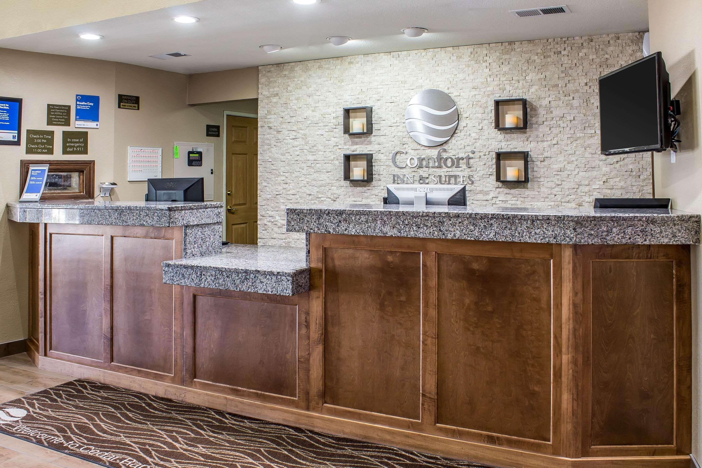Comfort Inn & Suites Cedar Rapids North - Collins Road Dış mekan fotoğraf