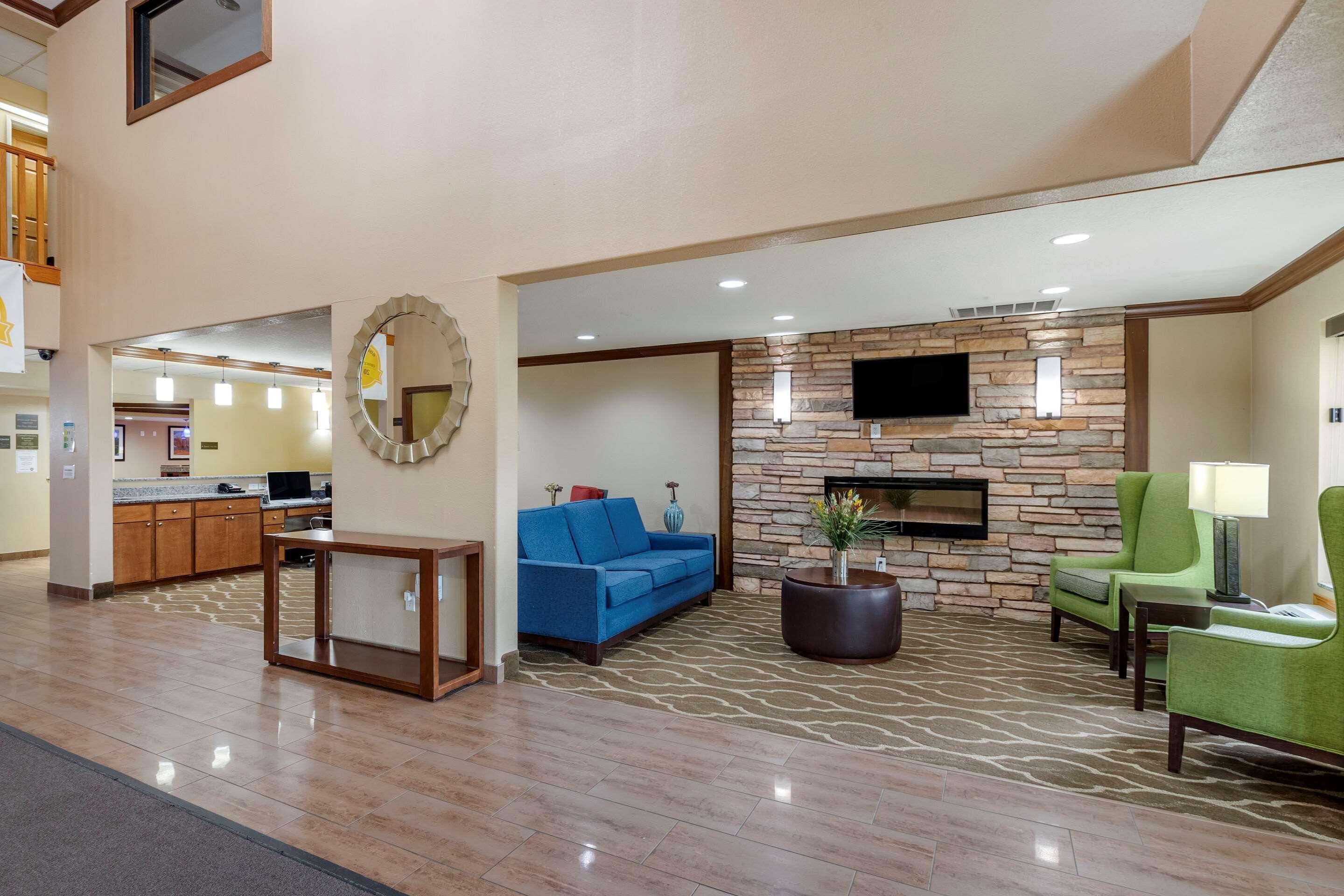 Comfort Inn & Suites Cedar Rapids North - Collins Road Dış mekan fotoğraf