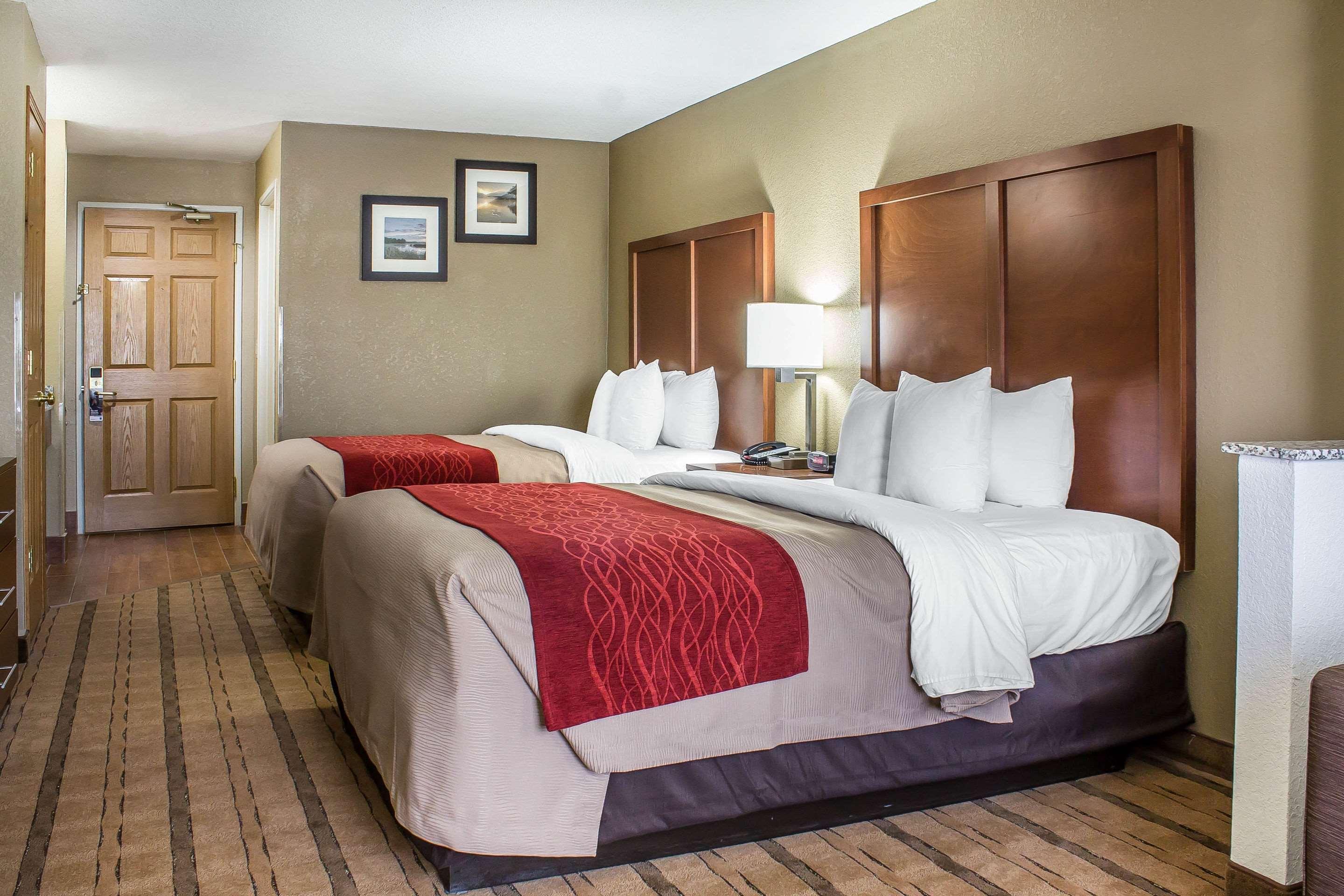Comfort Inn & Suites Cedar Rapids North - Collins Road Dış mekan fotoğraf